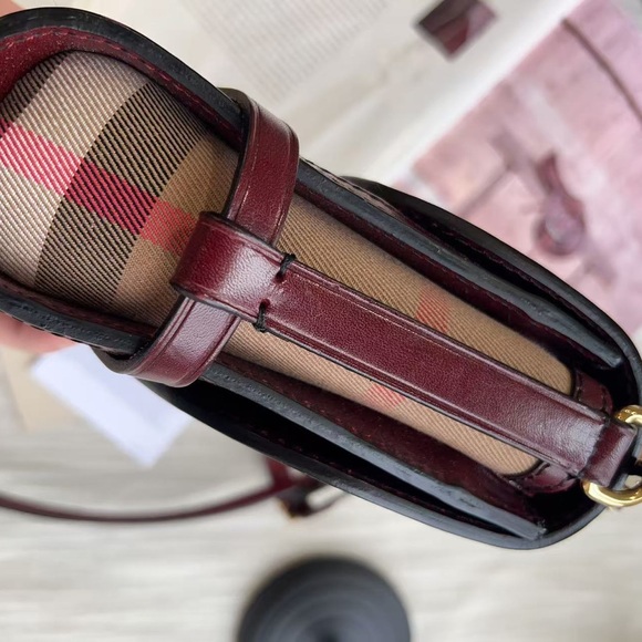 Burberry House Check Pattern Crossbody Bag - Picture 4 of 6